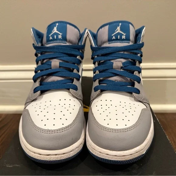 Air Jordan 1 mid (GS) True blue 5.5Y - Picture 2 of 7